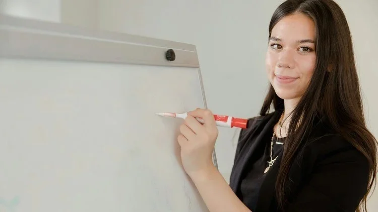 Presentation Expert: AI & GPT, Pitch Decks, Business Speech